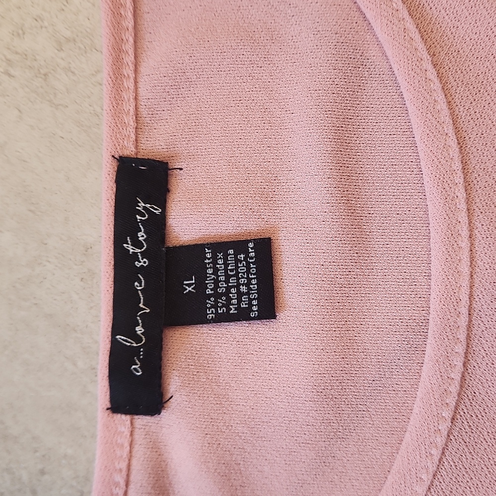 Pink Pearl Embellished Women's Top, Short Sleeved Sz XL, Round Neck Tshirt Style - Picture 2 of 8